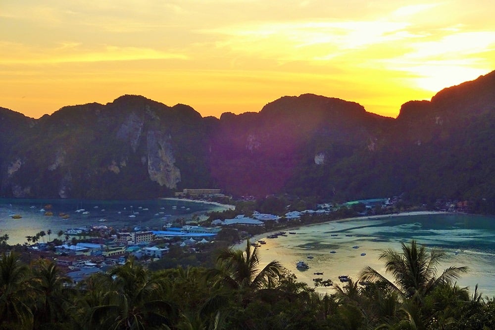 O viewpoint de Koh Phi Phi é um passeio imperdível na ilha! Descubra o que mais fazer na região nesse post!