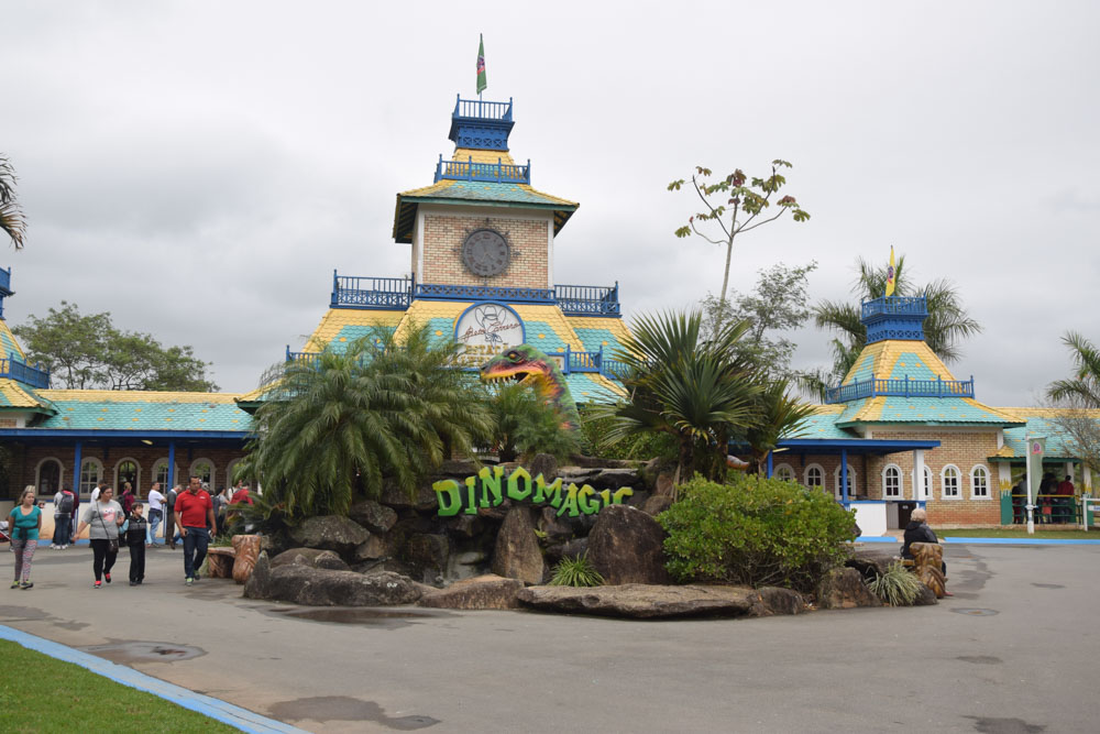 DinoMagic é uma atração que percorre todo o parque do Beto Carrero!