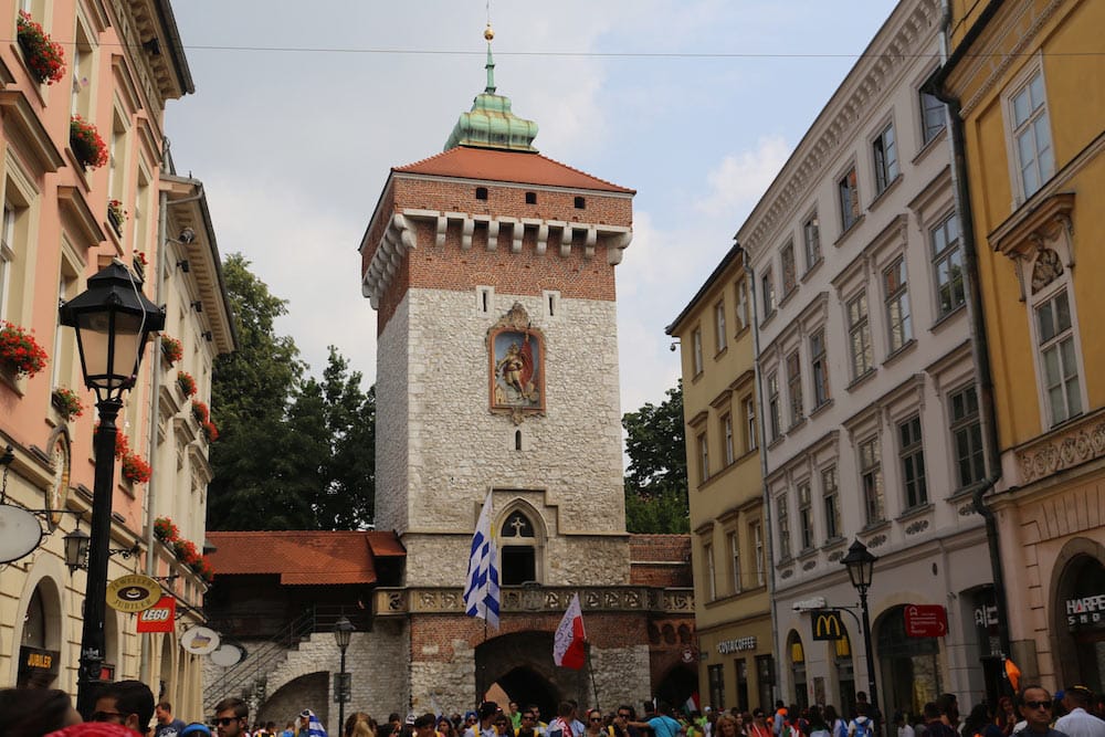 Portal Florianska no centrinho histórico de Cracóvia! Descubra porque o inverno é a estação ideal para conhecer a cidade no post!