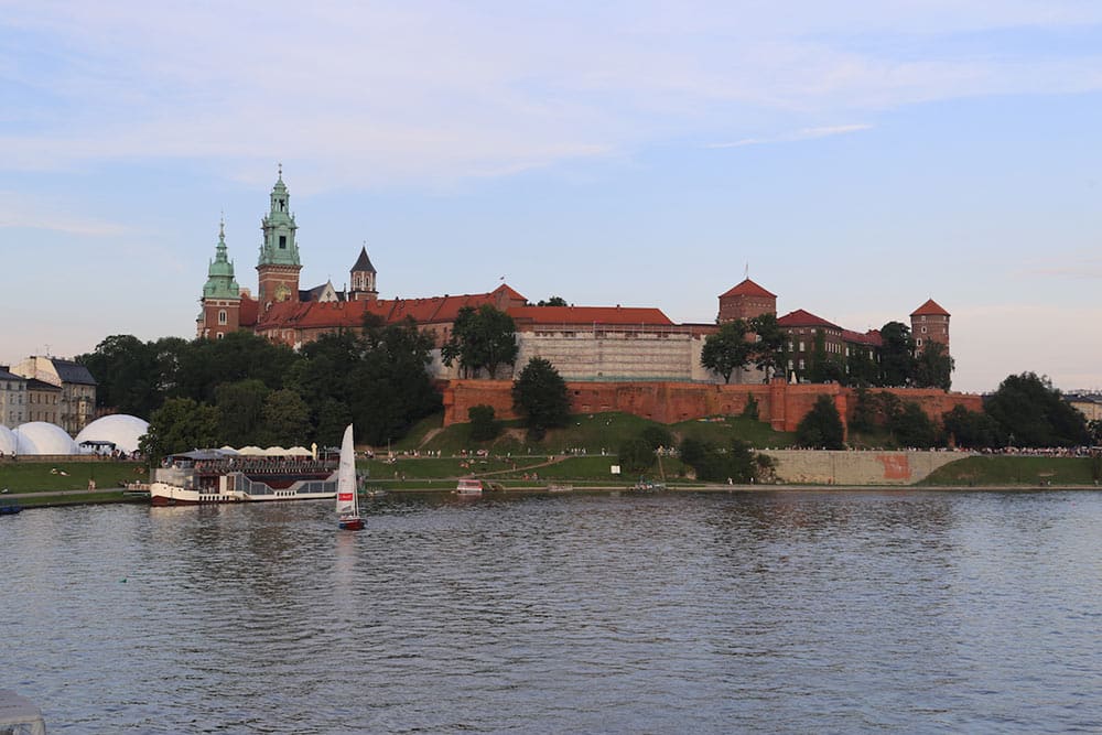 Castelo de Wawel é um dos pontos turísticos de Cracóvia! Descubra o que fazer na cidade nesse post!
