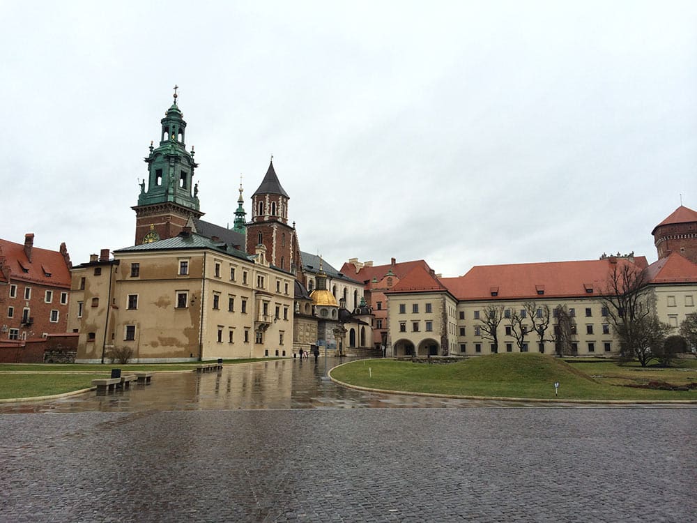A Catedral de Wawel é parada obrigatória no roteiro em Cracóvia! Descubra o que mais fazer na cidade nesse post!