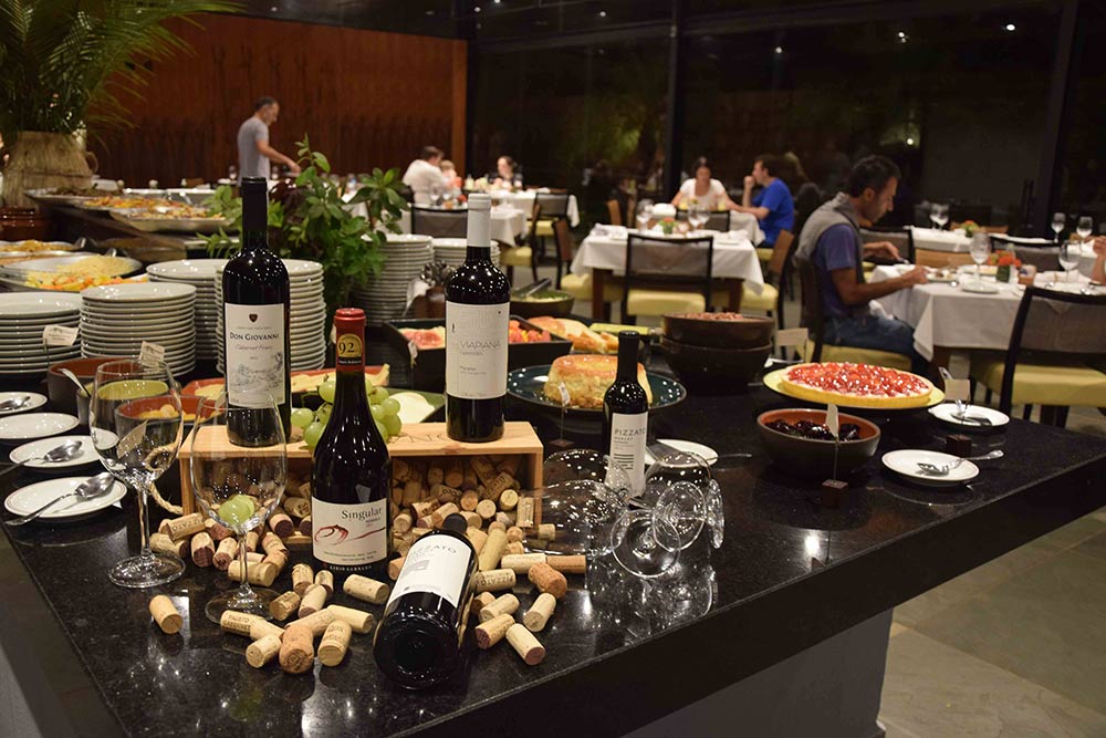 Parte do restaurante da Fazenda Capoava! Conheça mais sobre esse hotel incrível pertinho de São Paulo no post!