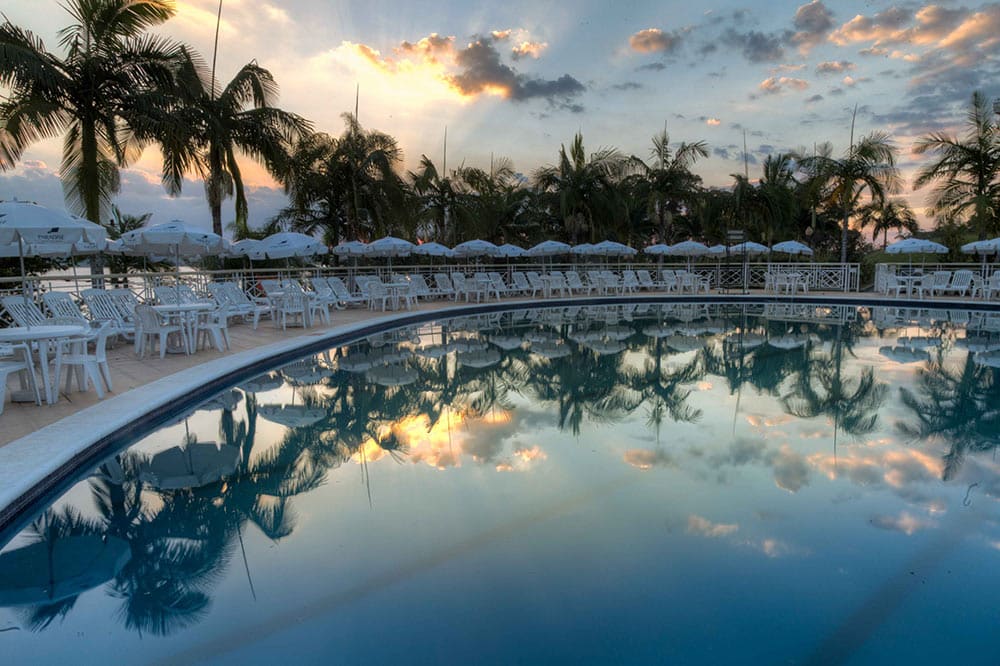 Piscina do Club Med Lake Paradise, um dos melhores hotéis para ir com crianças perto de São Paulo