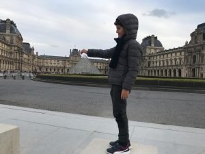 Louvre com crianças